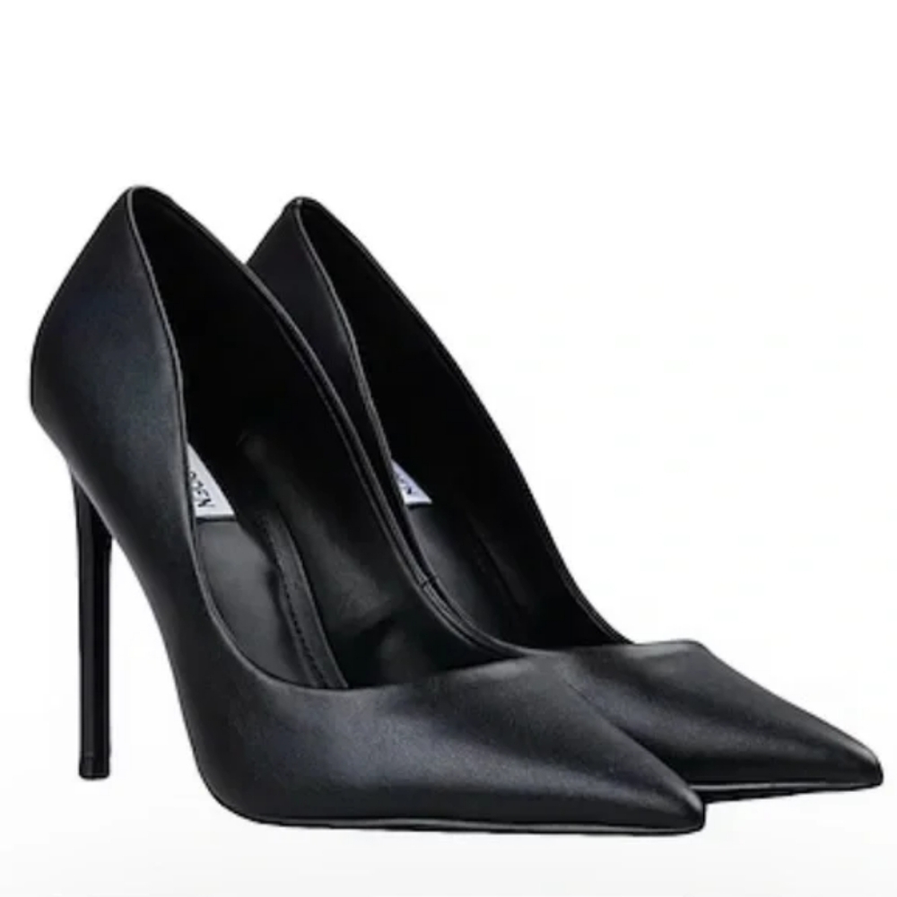 Steve Madden "DAISIE" Black Leather Pumps